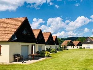 a row of houses with a green lawn at Le Lac Bleu nr 33 in Lacapelle-Marival