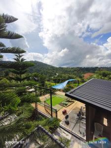a view from the balcony of a house at บ้านพัก เย็นเย็นแคมป์ปิ้ง อิน เขาค้อ in Ban Pa Daeng