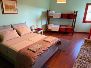 a bedroom with a bed and two bunk beds at Appartamento Superior Condominio Orso Bianco, parquet, Wi-Fi in Prati di Tivo