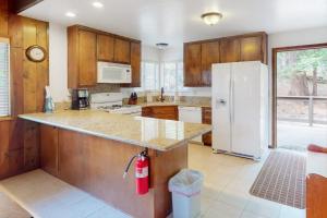 a kitchen with a fire hydrant on a counter at Rocky Pines in Twin Peaks +28 photos