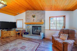 a living room with a couch and a fireplace at Creekside Cabin in Crestline