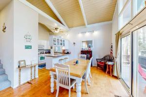a kitchen and dining room with a wooden table and chairs at Fernrock Cabin in Twin Peaks