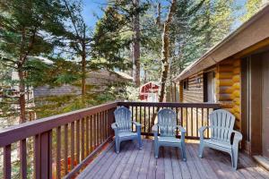 two chairs sitting on the deck of a cabin at Sugar Pine Retreat in Twin Peaks