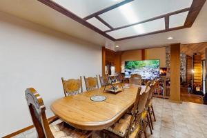 a dining room with a wooden table and chairs at Sugar Pine Retreat in Twin Peaks