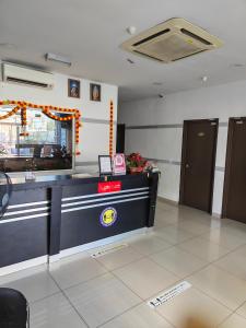 a fast food restaurant with a counter in a room at Hotel Dream Nur Kota Syahbandar in Malacca