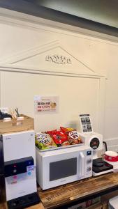 a microwave oven sitting on a counter with food on it at 힐링모텔 in Inch'ŏn-yŏk +6 photos