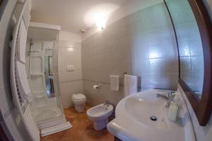 A bathroom at Villa le Vigne