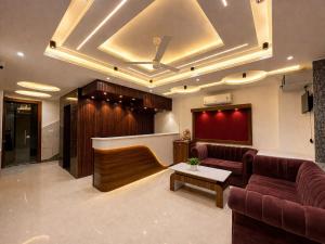 a lobby with a waiting room with couches and a stage at Sitara Premium Gangotri Palace, Tapovan in Rishīkesh