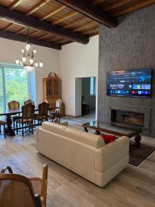 a living room with a couch and a large tv at Dimora Gubbiano in Cascia