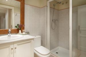 Kúpeľňa v ubytovaní Val de Ruda Luxe 49 by FeelFree Rentals + 15 fotografií