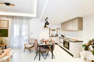 a kitchen and dining room with a table and chairs at Comfy Dots 2 in Larisa