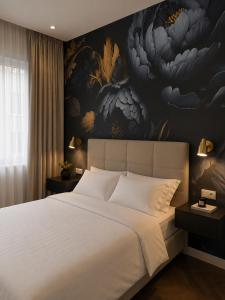 a bedroom with a large bed with a painting on the wall at NEW TOWN Boutique Apartments & Parking in Graz
