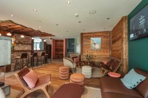 Zona d'estar a The Phoenix Fitness Hotel & free Spa Access at Alpen Resort