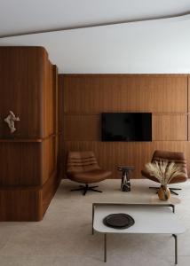 a living room with a chair and a table at Keyla Hotel & Beach - Adult Only in Antalya