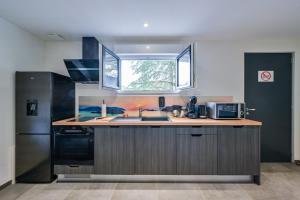 a kitchen with a sink and a counter top at Laurière - Wifi - Parking - Pet friendly in Port-Saint-Père
