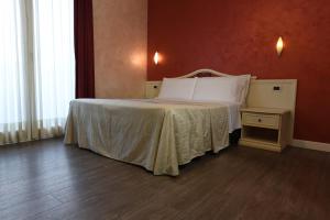 A bed or beds in a room at New Automatic Villa Daniela