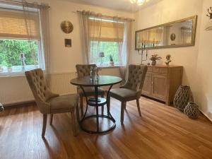 a dining room with a table and two chairs at Dorfstübli - gemütliche und ruhige Zimmer in Ortsrandlage in Alt Schönau