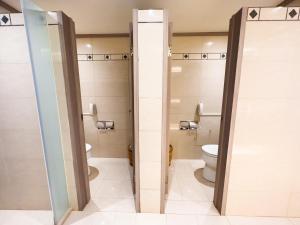 a bathroom with two toilets and a sink and a toilet istg at Formosan Naruwan Hotel in Taitung City