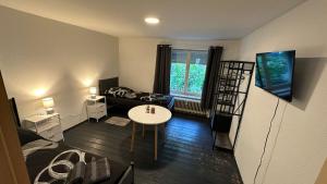 a small living room with a table and a couch at Die ANS Group Cozy Apps in Detmold