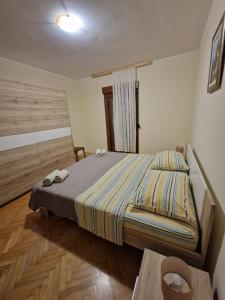 a bedroom with a bed with two towels on it at Apartman Dubravko Tribanj in Starigrad