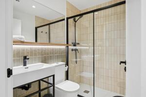 a bathroom with a toilet and a sink and a shower at Be Casa Barakaldo in Barakaldo