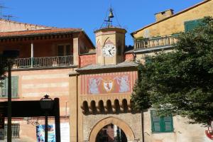 The building in which the holiday home is located