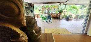 a view of a living room with a statue at Haekua Chez Mel in Nuku Hiva
