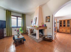 a living room with a fireplace and a tv at Villa Fior di mare in Monte Nai