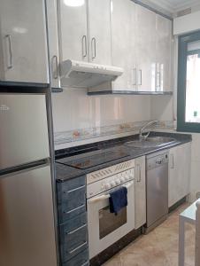 a kitchen with a stove and a refrigerator at Casa Chus in Foz