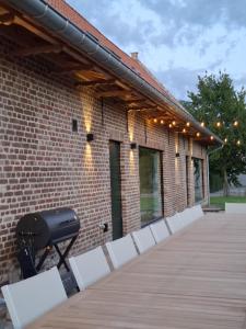 a grill on the side of a brick building at De Flamberthoeve in Ieper