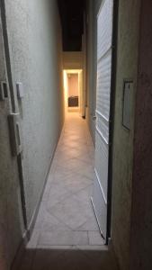 an empty hallway with a hallway leading to a door at Ana Ines in Santiago del Estero