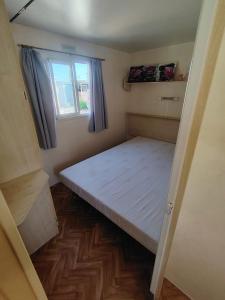 a small room with a bed and a window at Camping Les Embruns N2 in Le Grau-dʼAgde