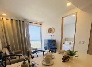 a living room with a table and a mirror at Exclusivo apartasuite con terraza y vista al mar - Bello Horizonte in Santa Marta