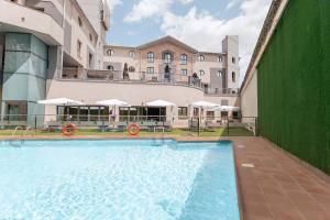 Piscina a Hotel Badajoz Center o a prop