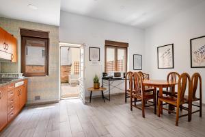 a kitchen and dining room with a table and chairs at Little Yellow House in Gijón