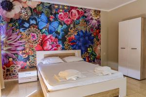 a bedroom with a bed with a floral wallpaper at Arapya Resort in Arapya +44 photos