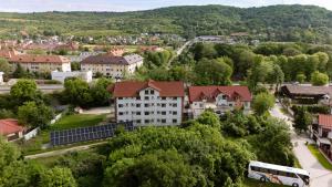 an aerial view of a town with houses and a bus at Pensiunea Florica in Piteşti