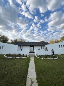 a white building with two men standing in front of it at Kliprivier Park Tulbagh in Tulbagh
