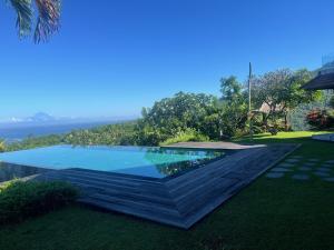 a swimming pool in the yard of a house at Villa Layar with Private Pool and Ocean View in Lajor