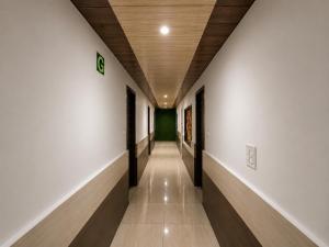 a hallway with white walls and a wooden ceiling at Kavin Highland - The Mall Dalhousie in Dalhousie +43 photos