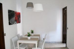 a white dining room with a table and chairs at Nonna grazia in Rome