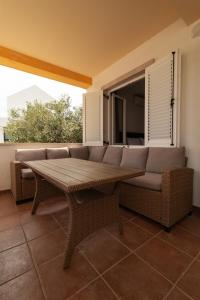a living room with a couch and a table at Starfish Apartments in Sutivan