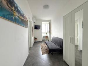 a living room with a couch and a painting on the wall at Suite Home in Naples