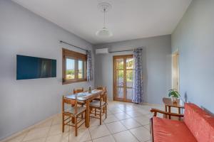 a living room with a table and chairs at Viri Blue in Ágios Ioánnis