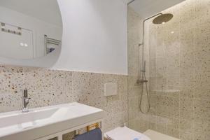 a bathroom with a sink and a shower at Beach House - Mountain And Ocean in Porto Formoso +14 photos