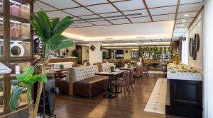 a restaurant with tables and chairs and a bar at Miapera Hotel & Spa - Special Class in Istanbul