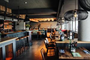 a restaurant with wooden tables and chairs and a bar at Mein-Zingst-Urlaub in Zingst