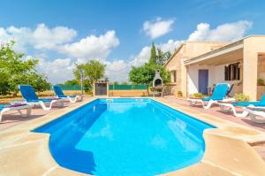 The swimming pool at or close to Villa César