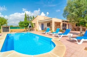 The swimming pool at or close to Villa César