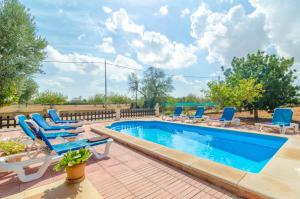 The swimming pool at or close to Villa César
